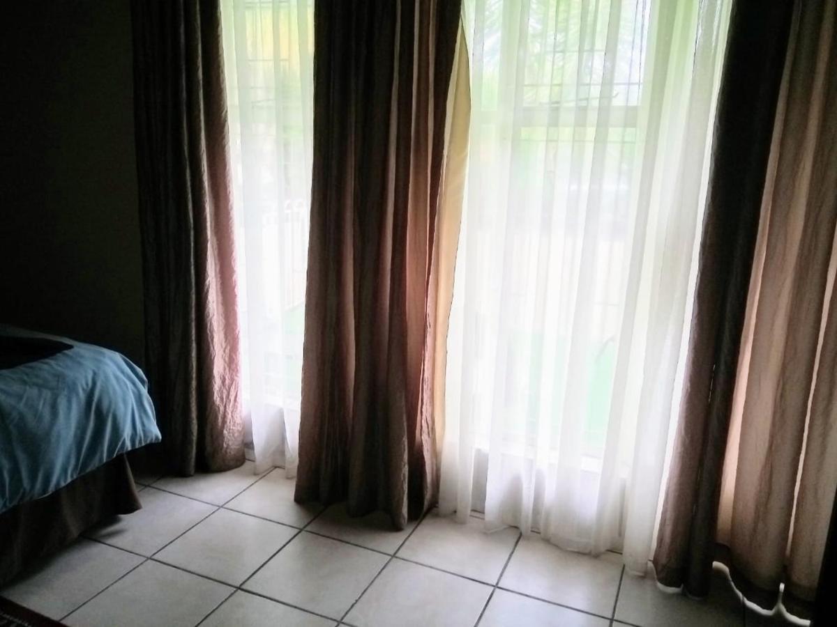 Rustenburg Guesthouse מראה חיצוני תמונה