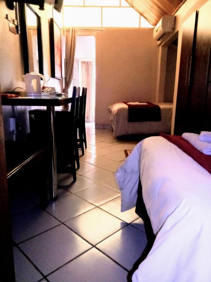 Rustenburg Guesthouse מראה חיצוני תמונה
