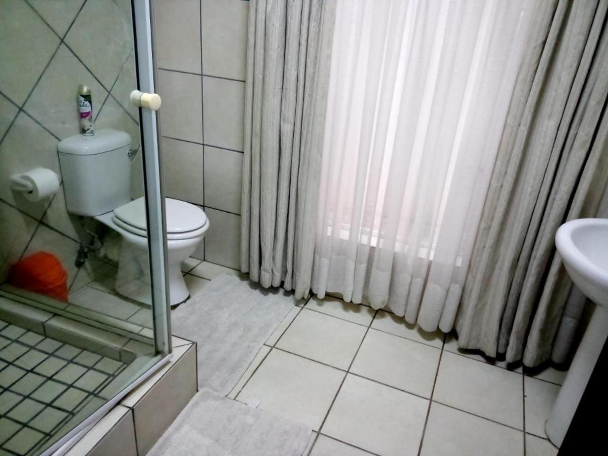 Rustenburg Guesthouse מראה חיצוני תמונה