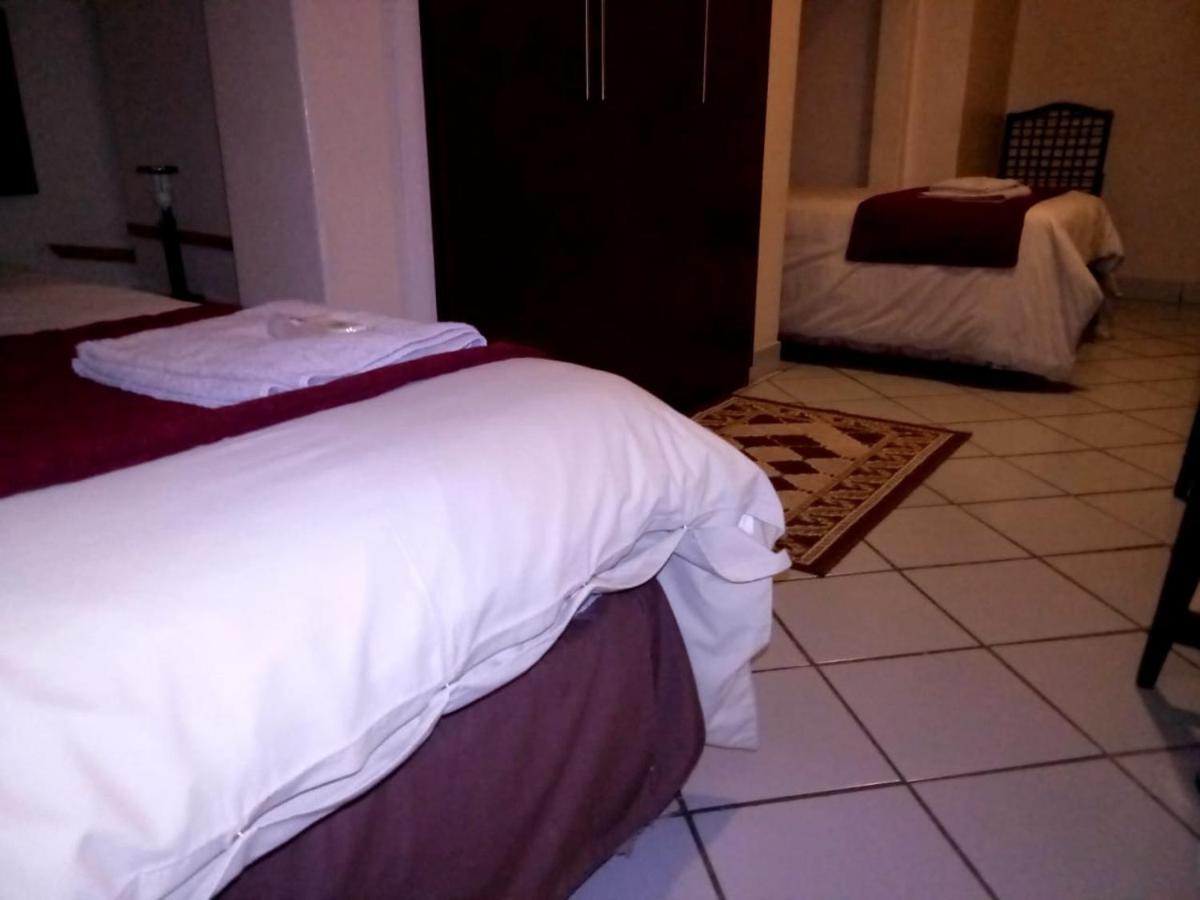 Rustenburg Guesthouse מראה חיצוני תמונה