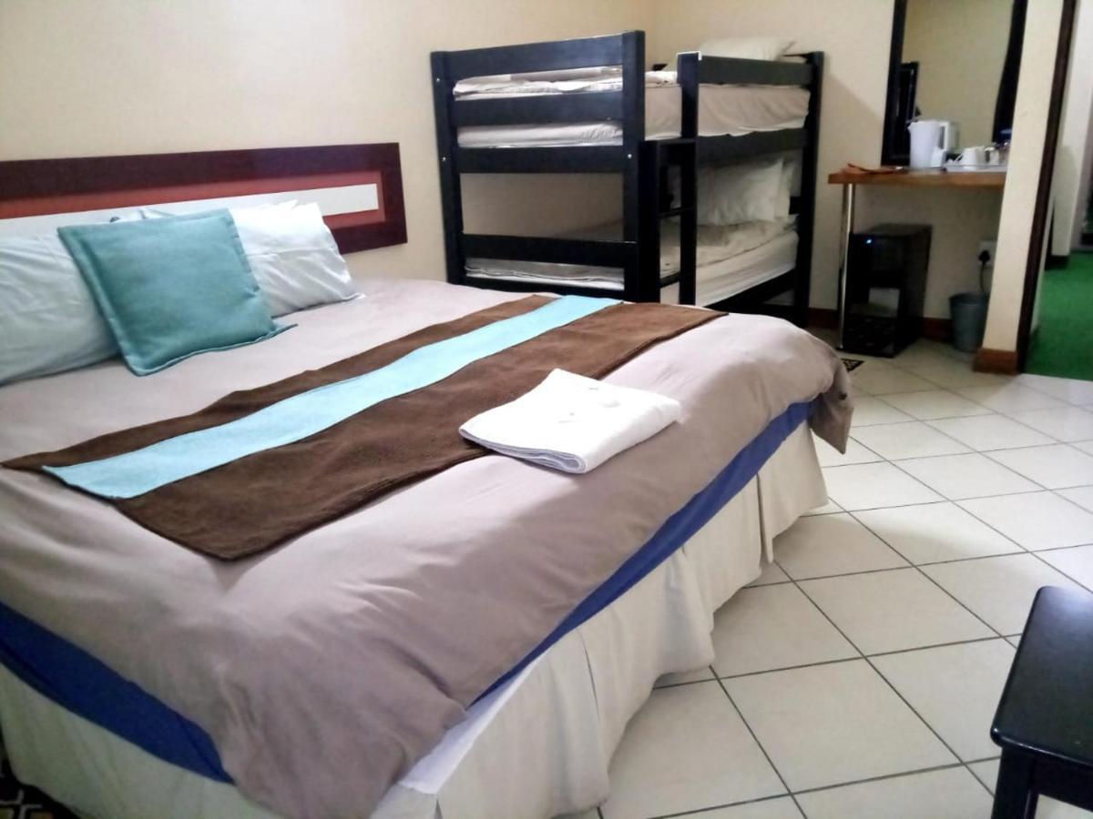 Rustenburg Guesthouse מראה חיצוני תמונה