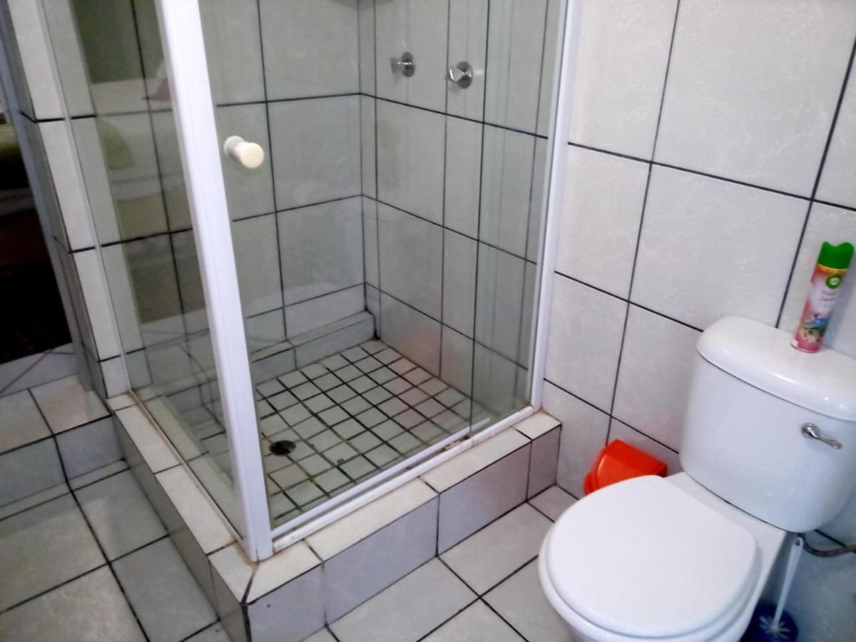 Rustenburg Guesthouse מראה חיצוני תמונה