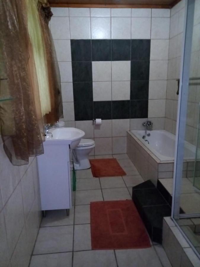 Rustenburg Guesthouse מראה חיצוני תמונה