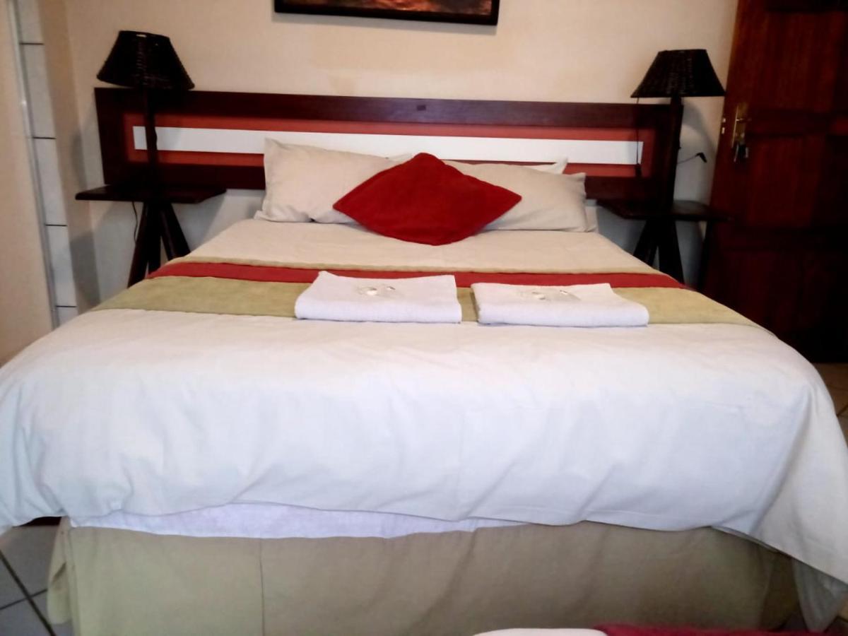 Rustenburg Guesthouse מראה חיצוני תמונה