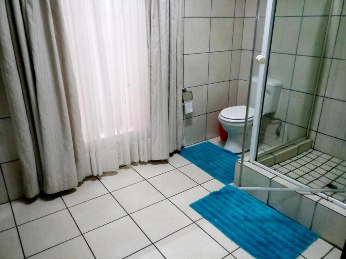 Rustenburg Guesthouse מראה חיצוני תמונה