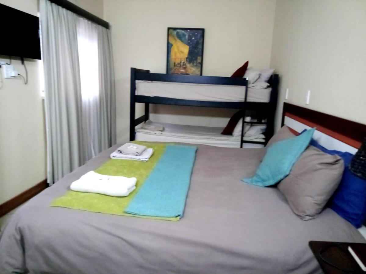 Rustenburg Guesthouse מראה חיצוני תמונה