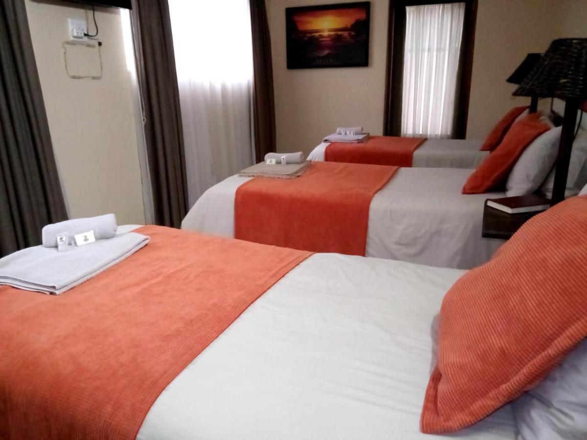 Rustenburg Guesthouse מראה חיצוני תמונה