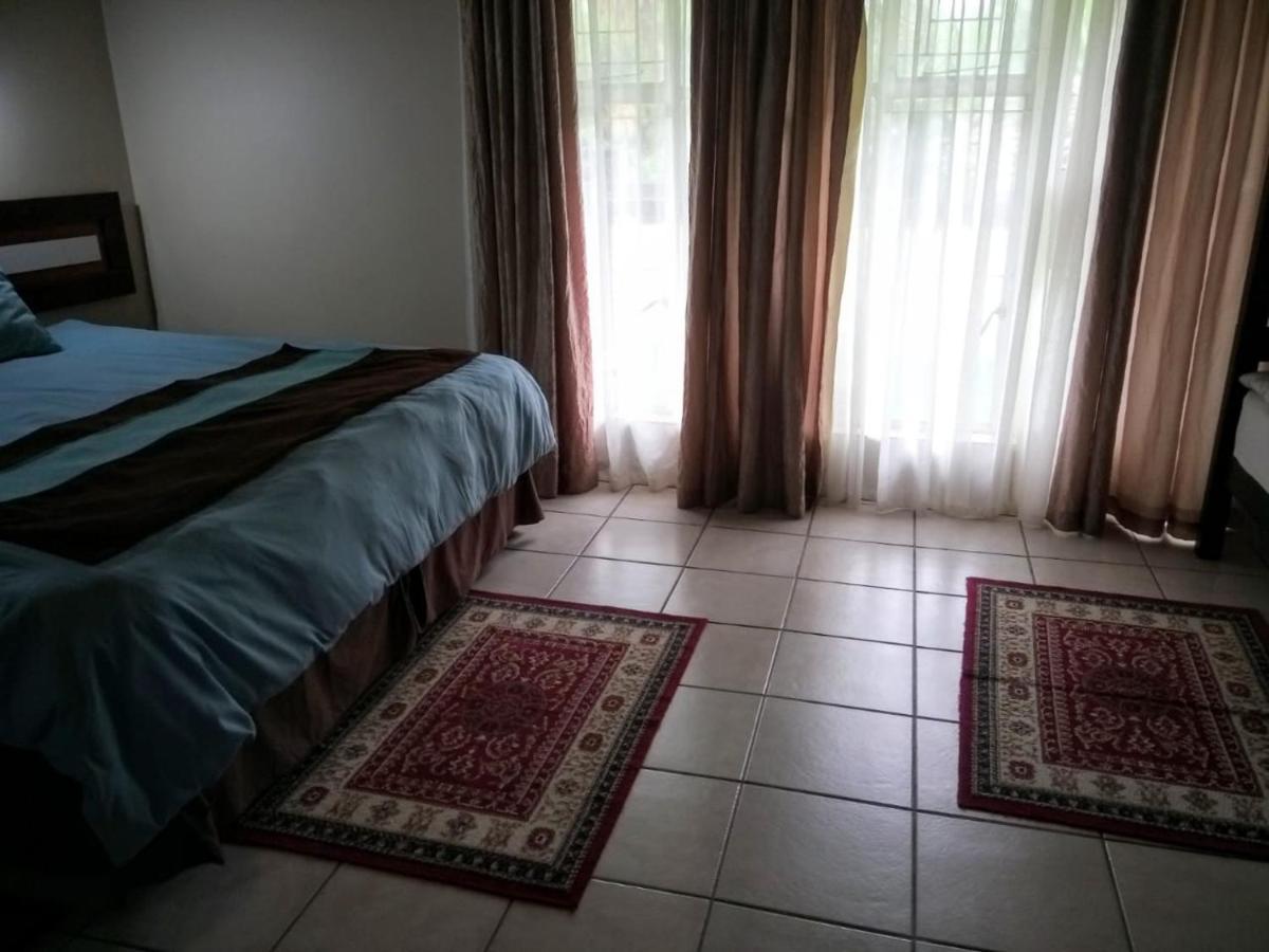 Rustenburg Guesthouse מראה חיצוני תמונה