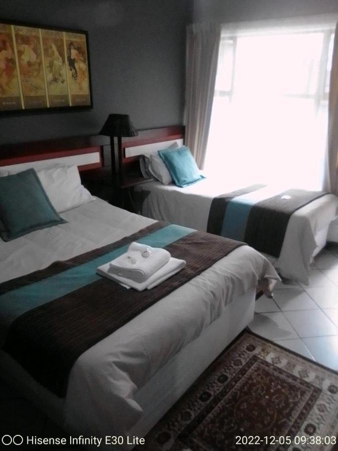 Rustenburg Guesthouse מראה חיצוני תמונה