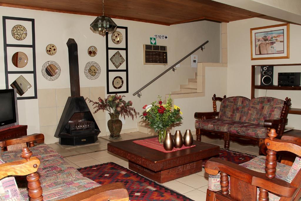 Rustenburg Guesthouse מראה חיצוני תמונה