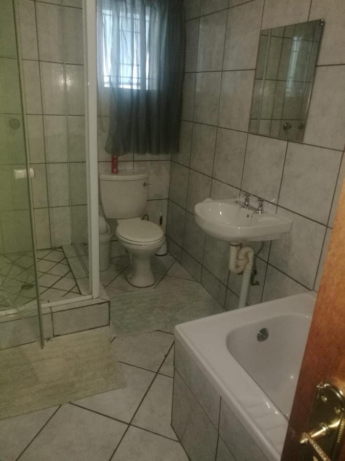 Rustenburg Guesthouse מראה חיצוני תמונה