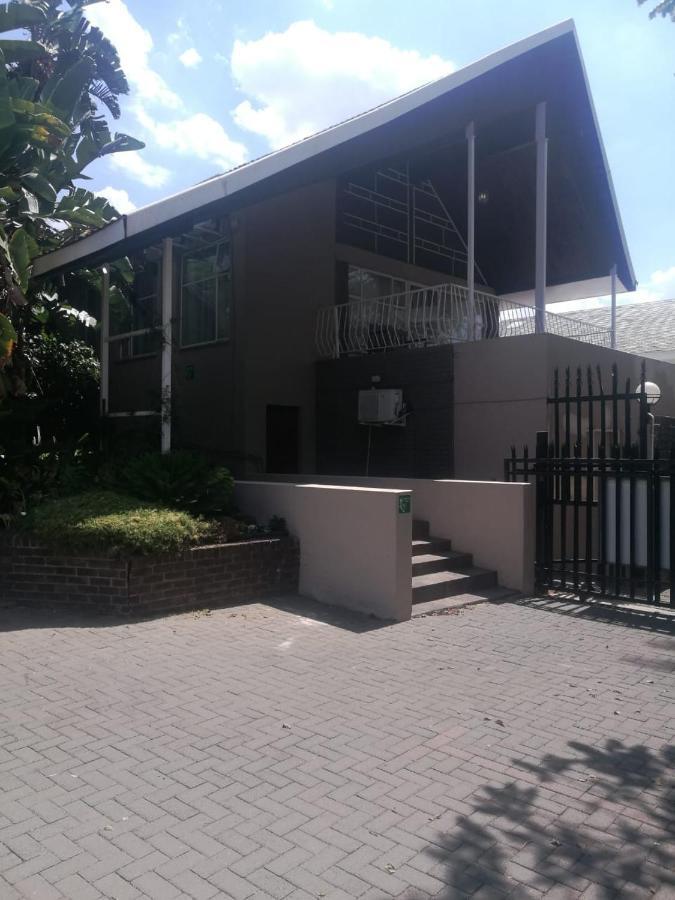 Rustenburg Guesthouse מראה חיצוני תמונה