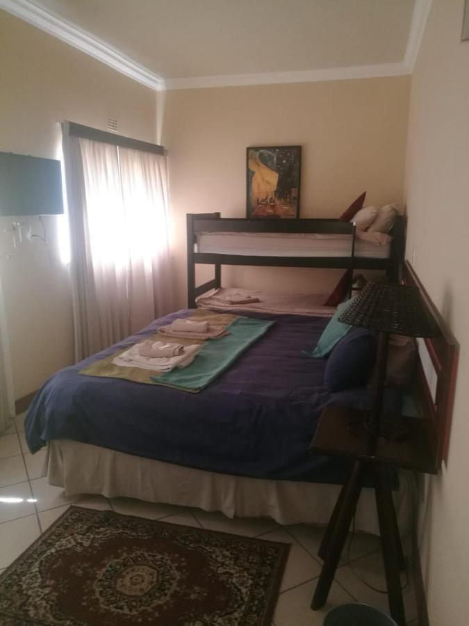 Rustenburg Guesthouse מראה חיצוני תמונה